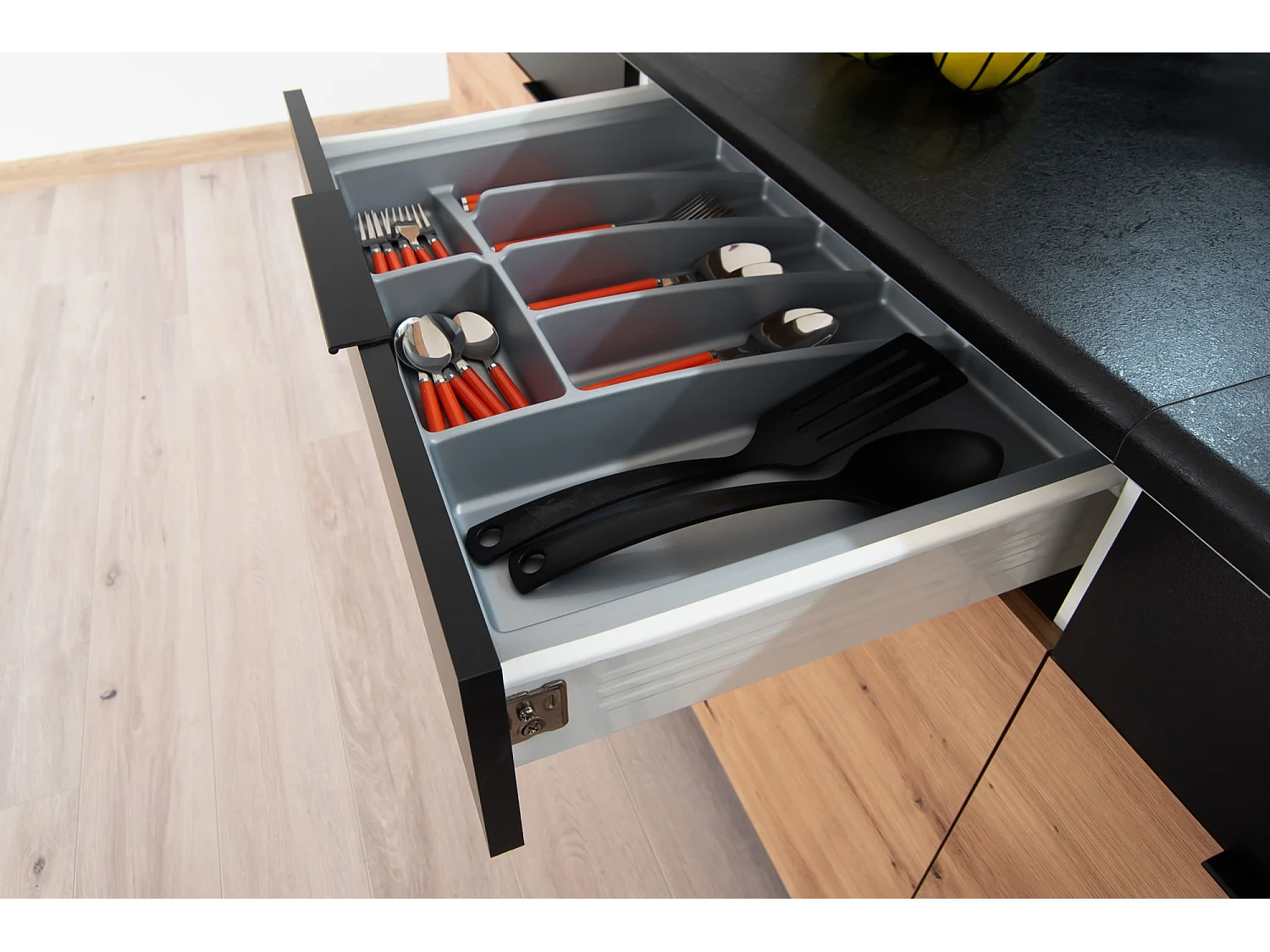 Cuisine complète Erika 7 éléments couleur chêne artisan/noire avec plan de travail inclus - Longueur 180/240 cm