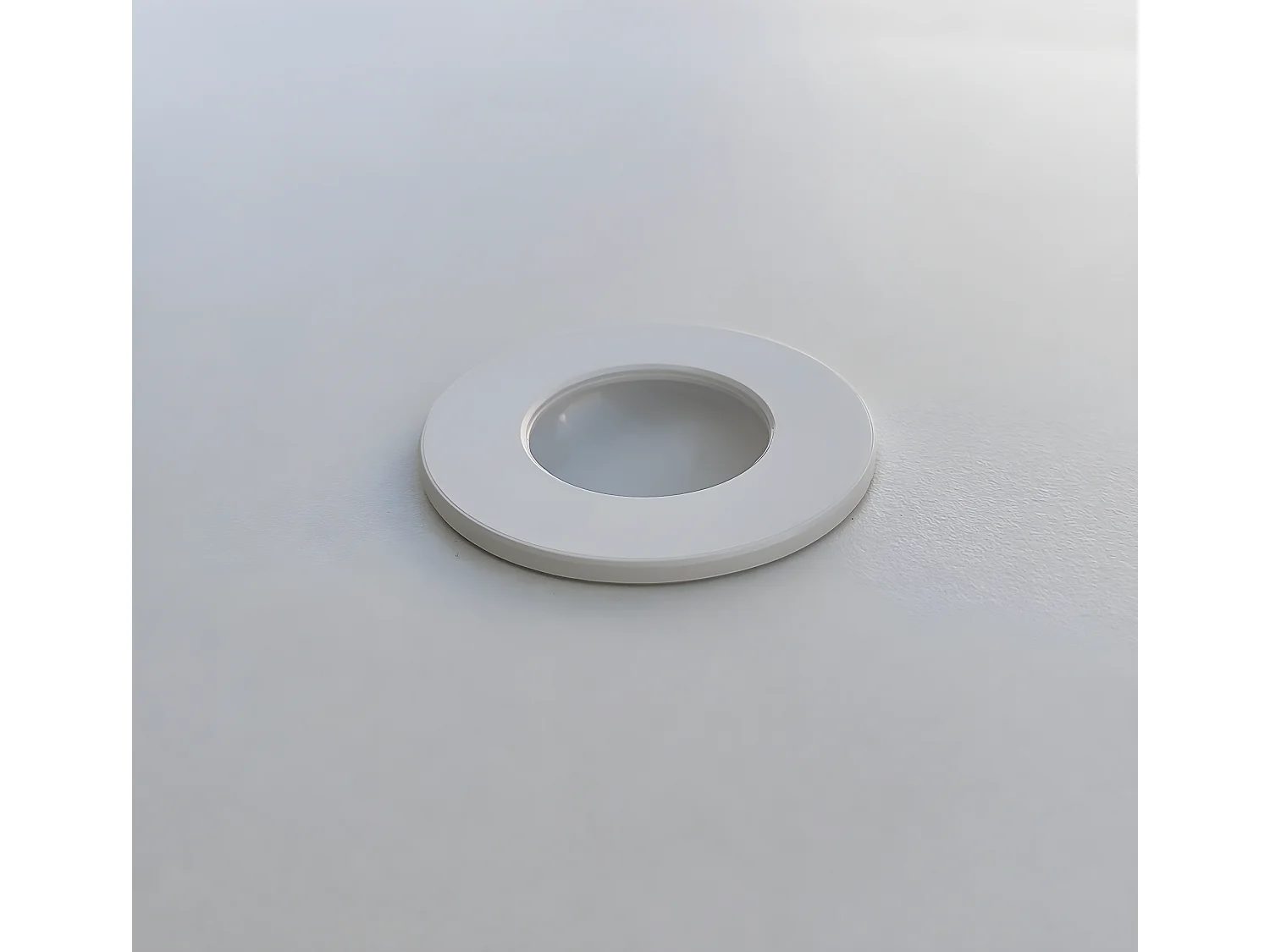 Armoire avec 3 portes coulissantes coloris blanc - Hauteur 200 x Longueur 150 x Profondeur 55 cm