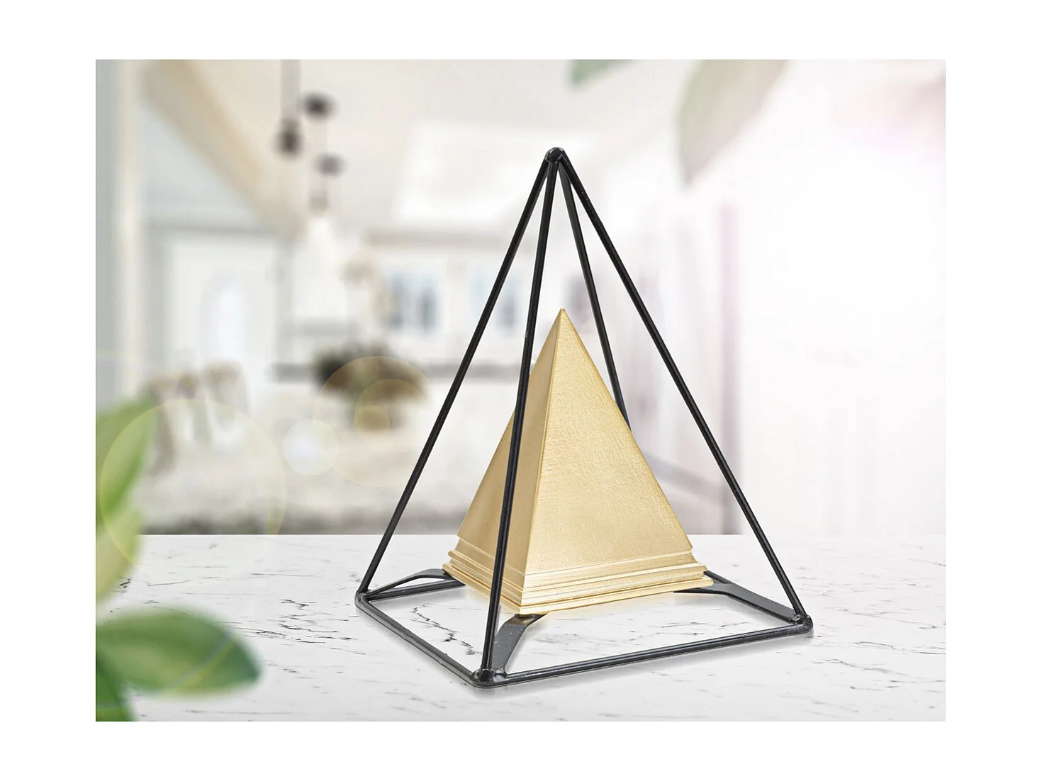 Sculpture Pyramide 1, Or, 15x15x19,5 cm, Seven Design