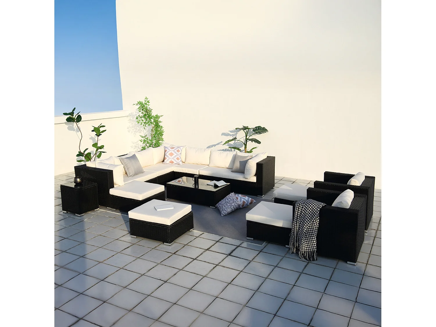 Salon de jardin modulable 13-14 places en résine tressée noir et blanc STALLA