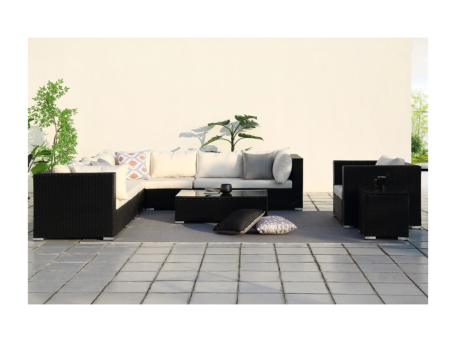 Conjunto de jardim panorâmico de 8 lugares em resina entrançada preta e branca SALENTO