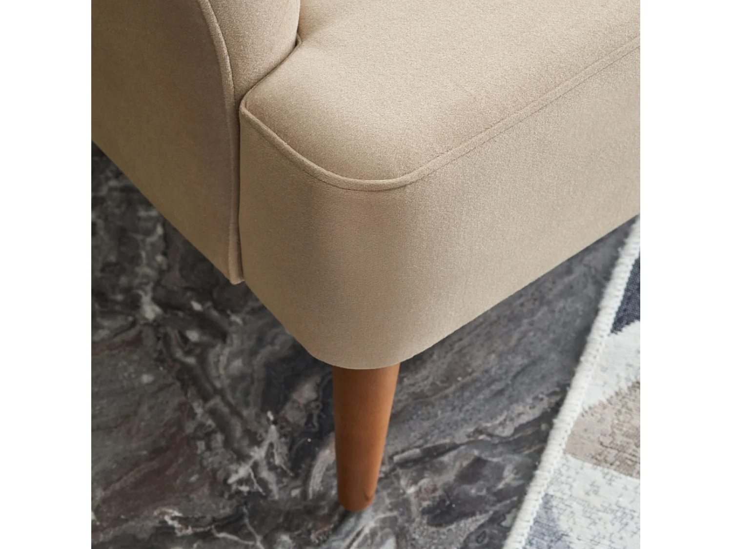 Fauteuil en velours beige avec accoudoirs SMITH