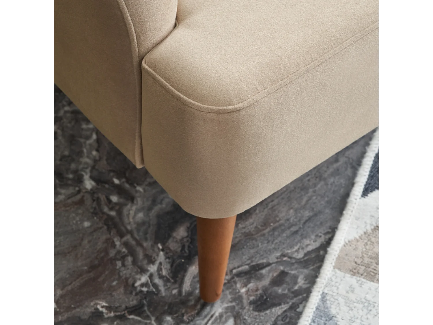 Fauteuil en velours beige avec accoudoirs SMITH