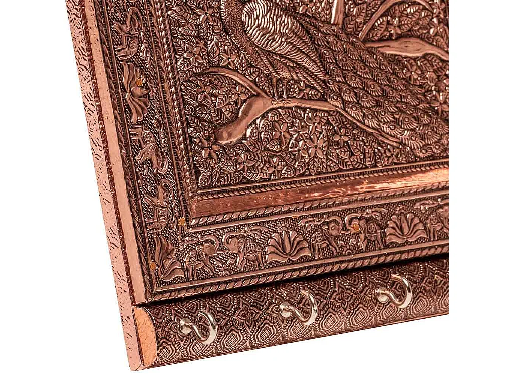 Chaveiro de metal em relevo cor cobre 22,5x17,5x2