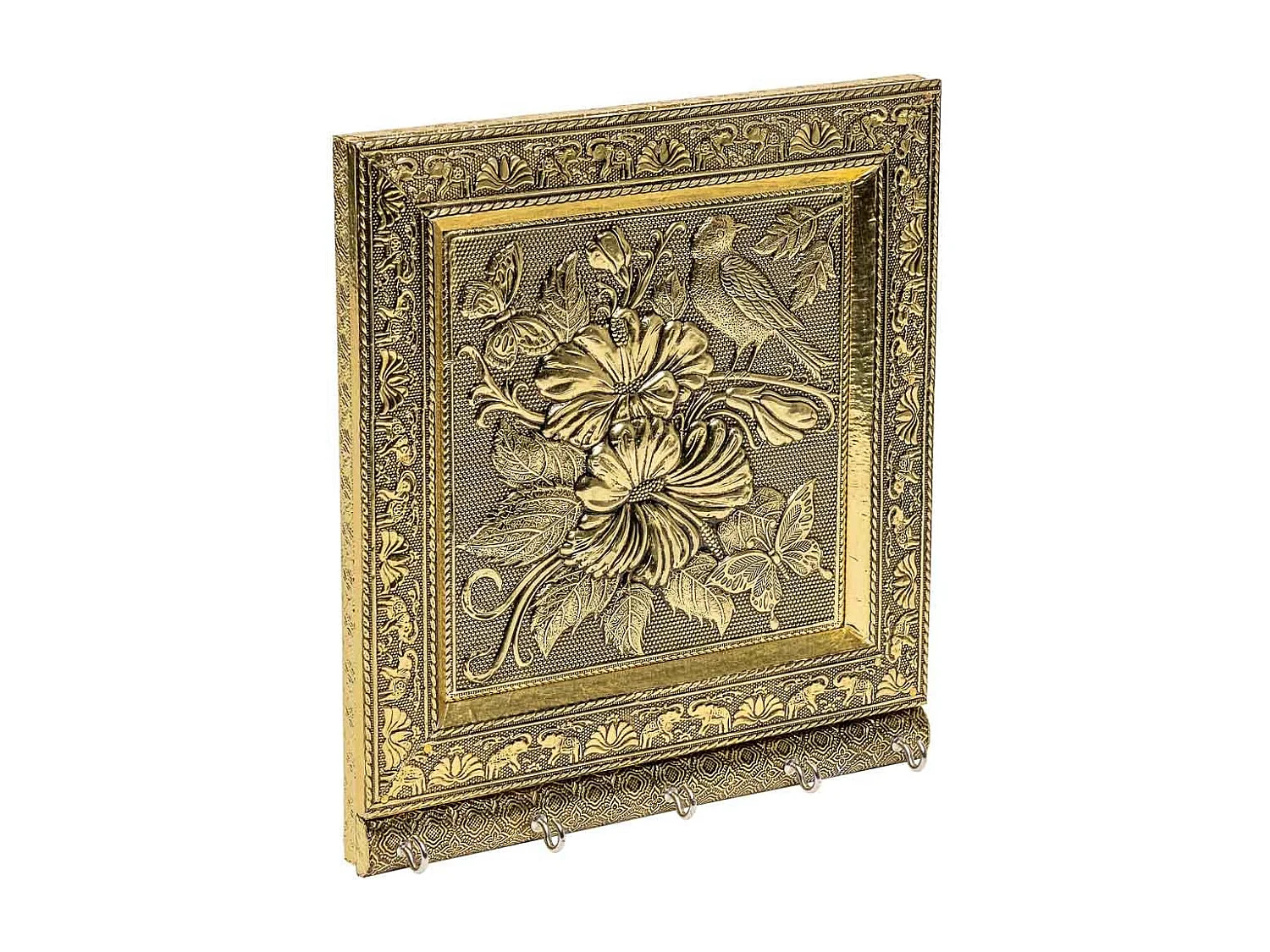 Llavero de metal repujado dorado 25x22,5x2