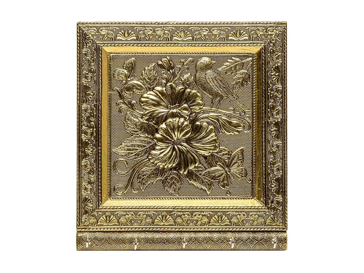 Llavero de metal repujado dorado 25x22,5x2