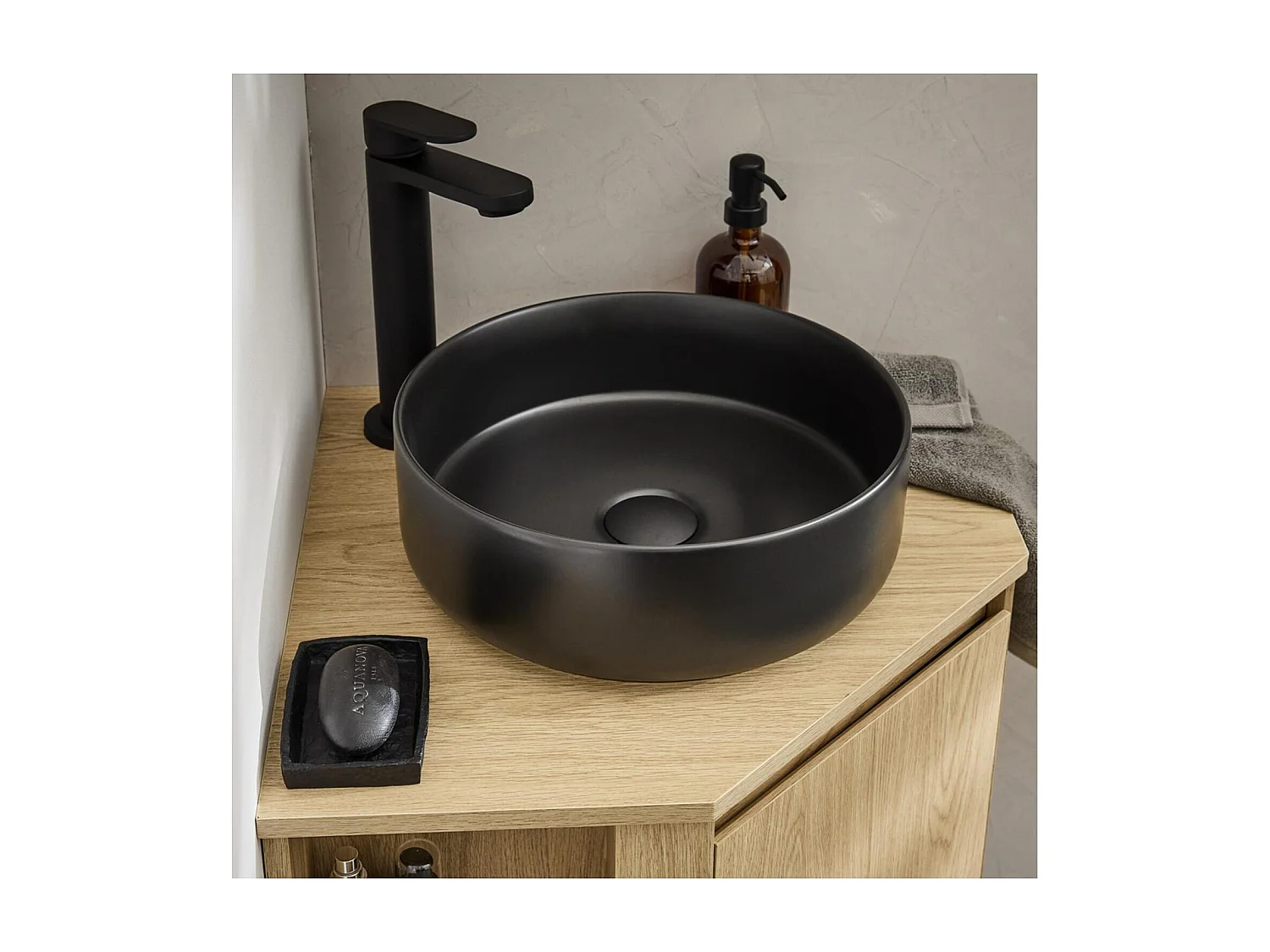 Ensemble meuble sous vasque d'angle avec vasque, robinet noir et armoire de toilette