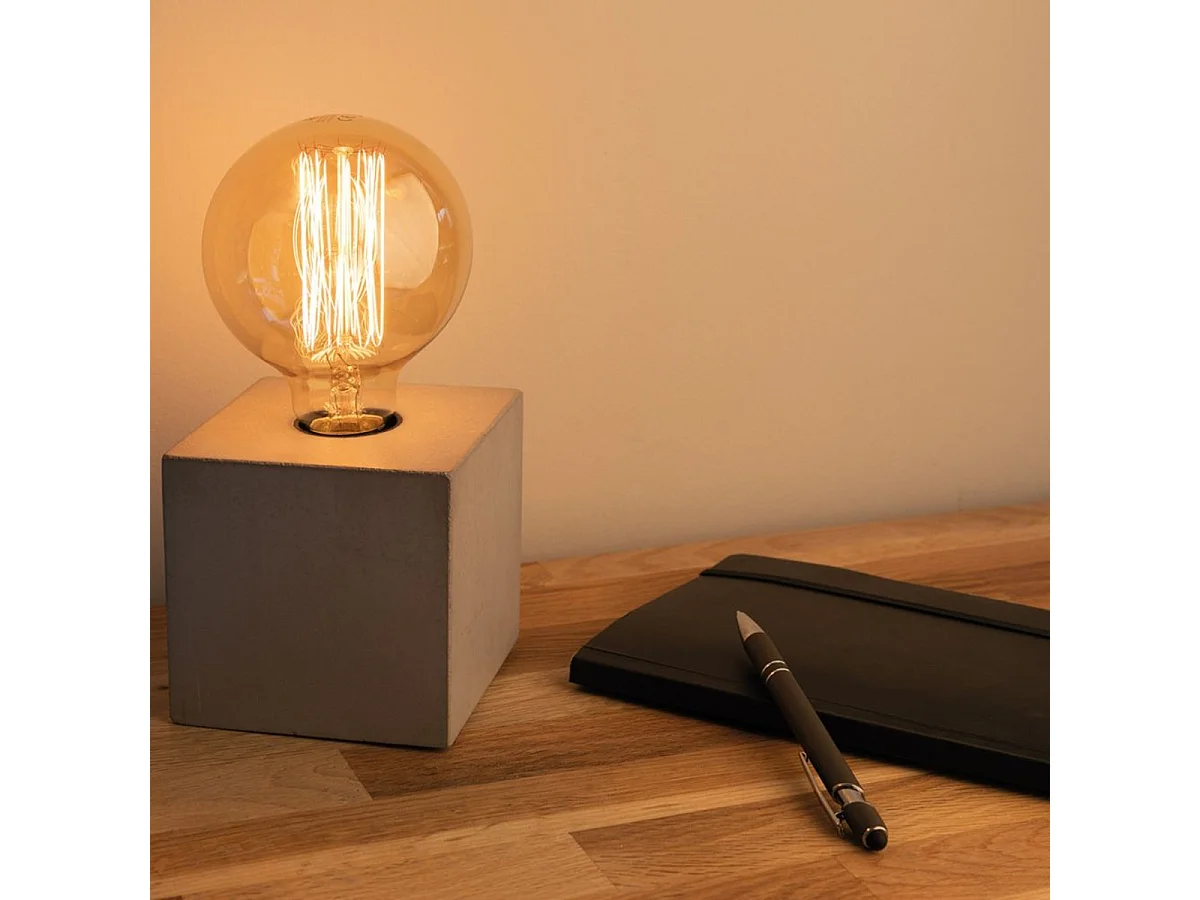 Ampoule déco filament carbone Globe Ø95mm E27 - Elexity