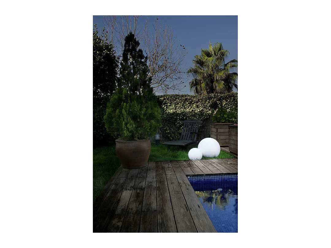 LEDS C4 Balise Chillout Ip66 Cisne Surface Ø500Mm E27 15W Blanc Opale 1661Lm