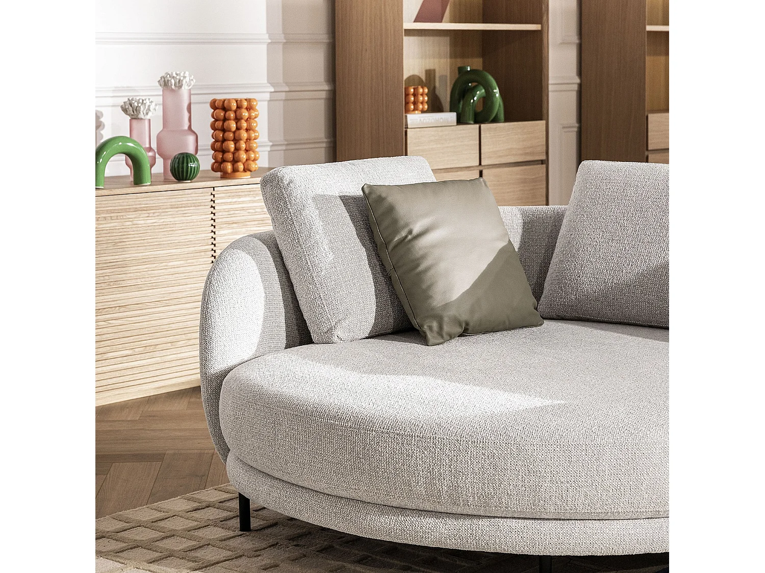 Canapé d'angle gauche en tissu et dossier déhoussable garni de plumes - Écru mélangé - Design by Federica Francini