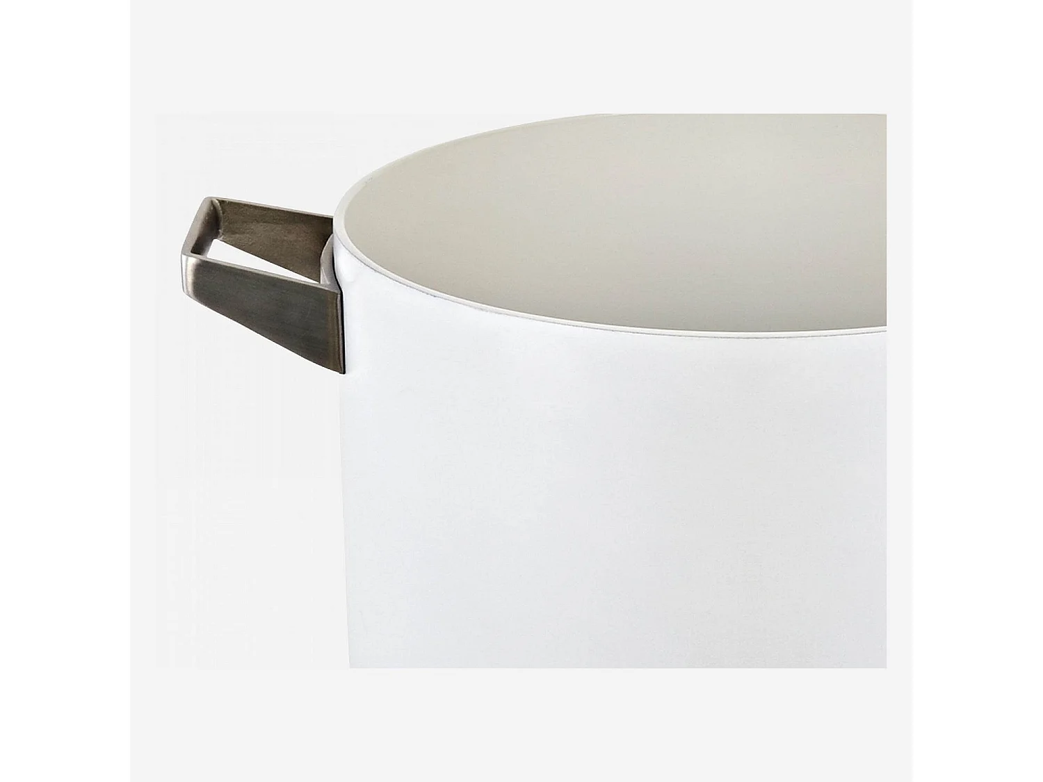 Habitat - Marmite avec couvercle 26 cm en aluminium extérieur blanc et revêtement intérieur céramique - Denver II
