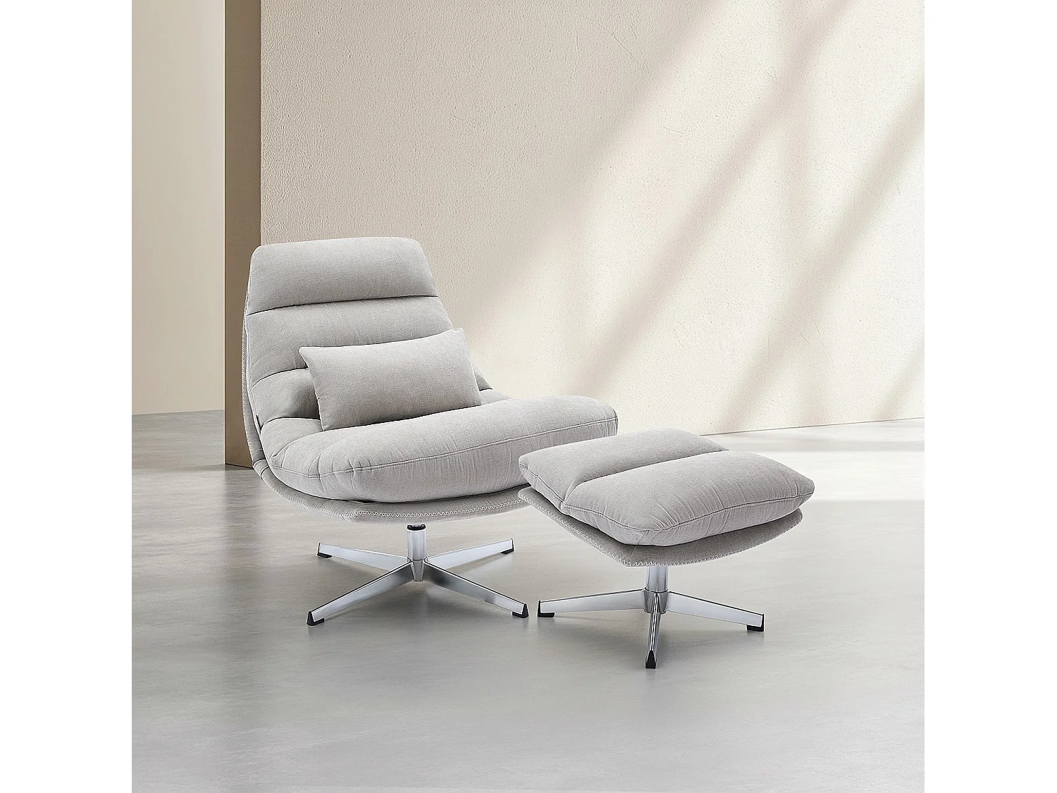 Fauteuil pivotant avec repose-pieds en tissu et métal chromé - Gris polaire