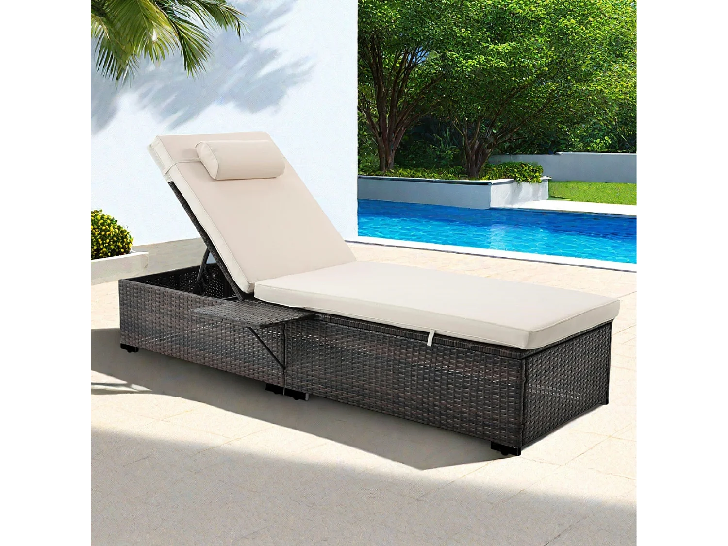 Lot de 2 transats coussins beiges en résine tressée avec tablette latérale PUNTA CANA