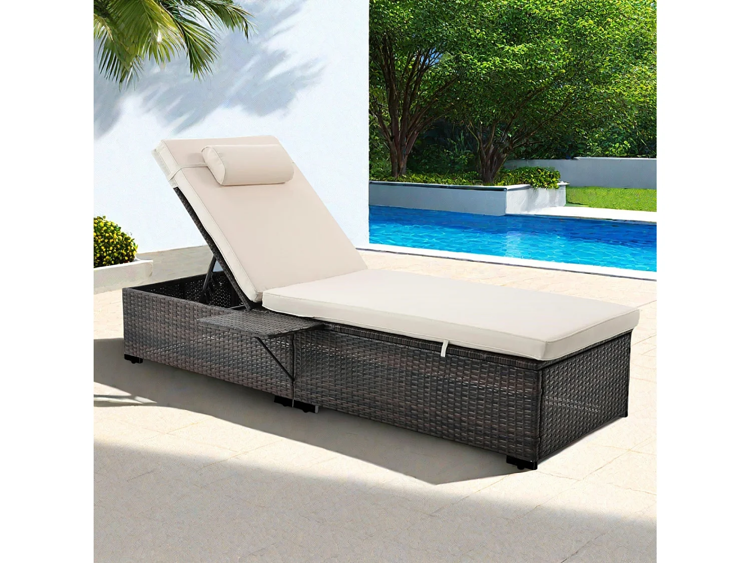 Lot de 2 transats coussins beiges en résine tressée avec tablette latérale PUNTACANA