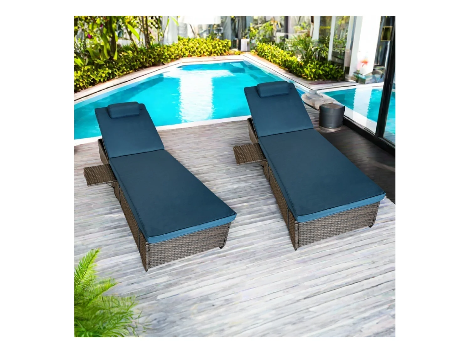 Lot de 2 transats coussins bleus foncé en résine tressée avec tablette latérale PUNTA CANA