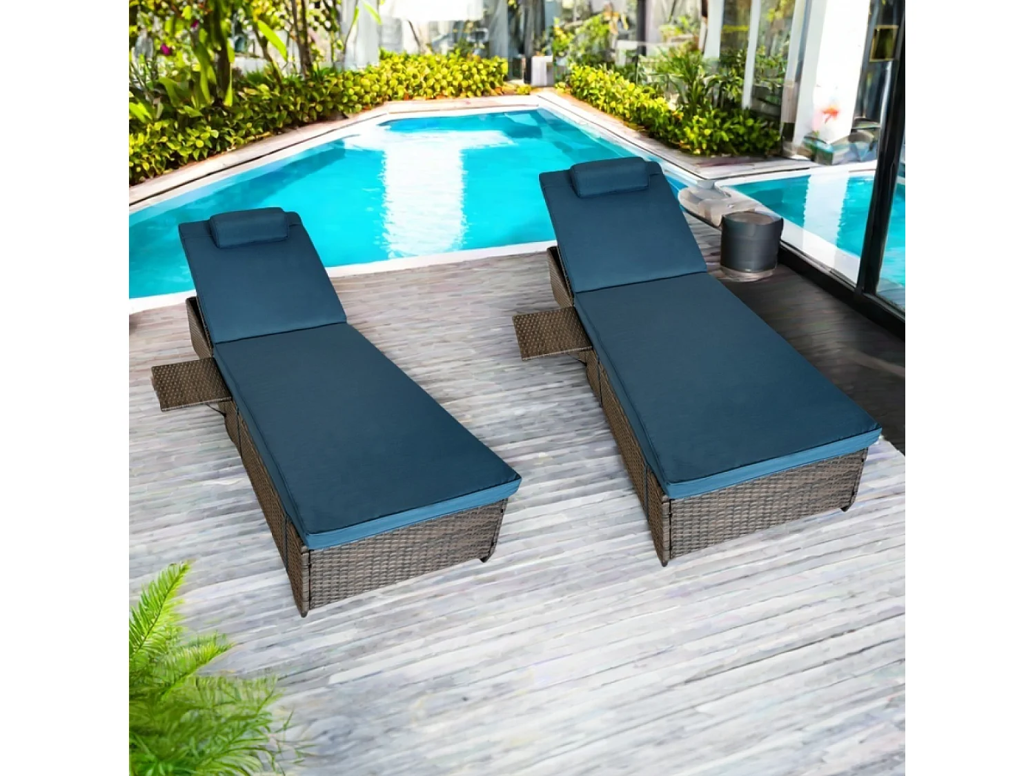 Lot de 2 transats coussins bleus foncé en résine tressée avec tablette latérale PUNTA CANA