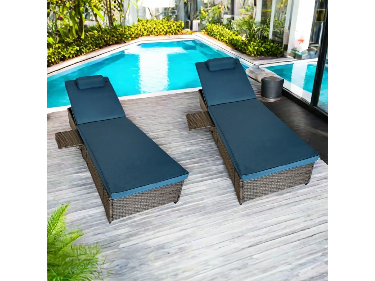 Lot de 2 transats coussins bleus foncé en résine tressée avec tablette latérale PUNTA CANA