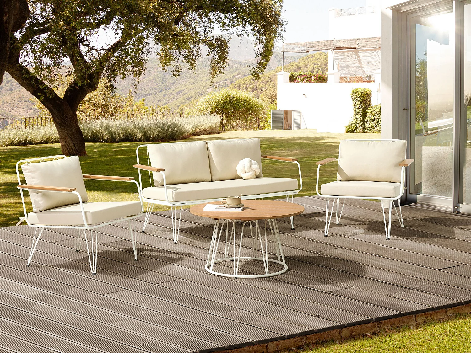 Ensemble de salon de jardin avec table 4 places MONTESILVANO Métal Beige clair