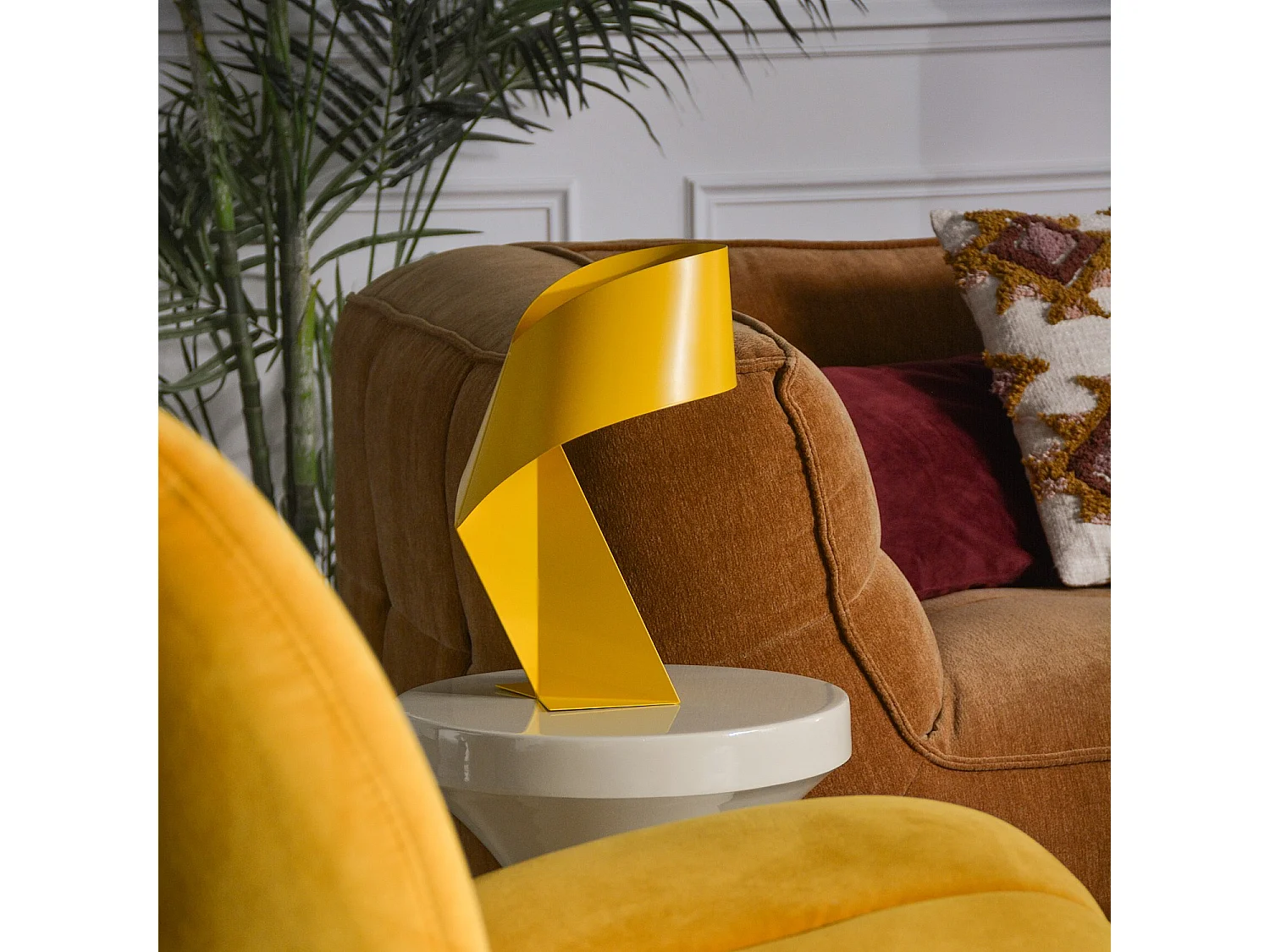 Habitat - Édition limitée - Lampe de table en métal - 35 cm - Jaune Soleil - Design by Claire Norcross - Ribbon