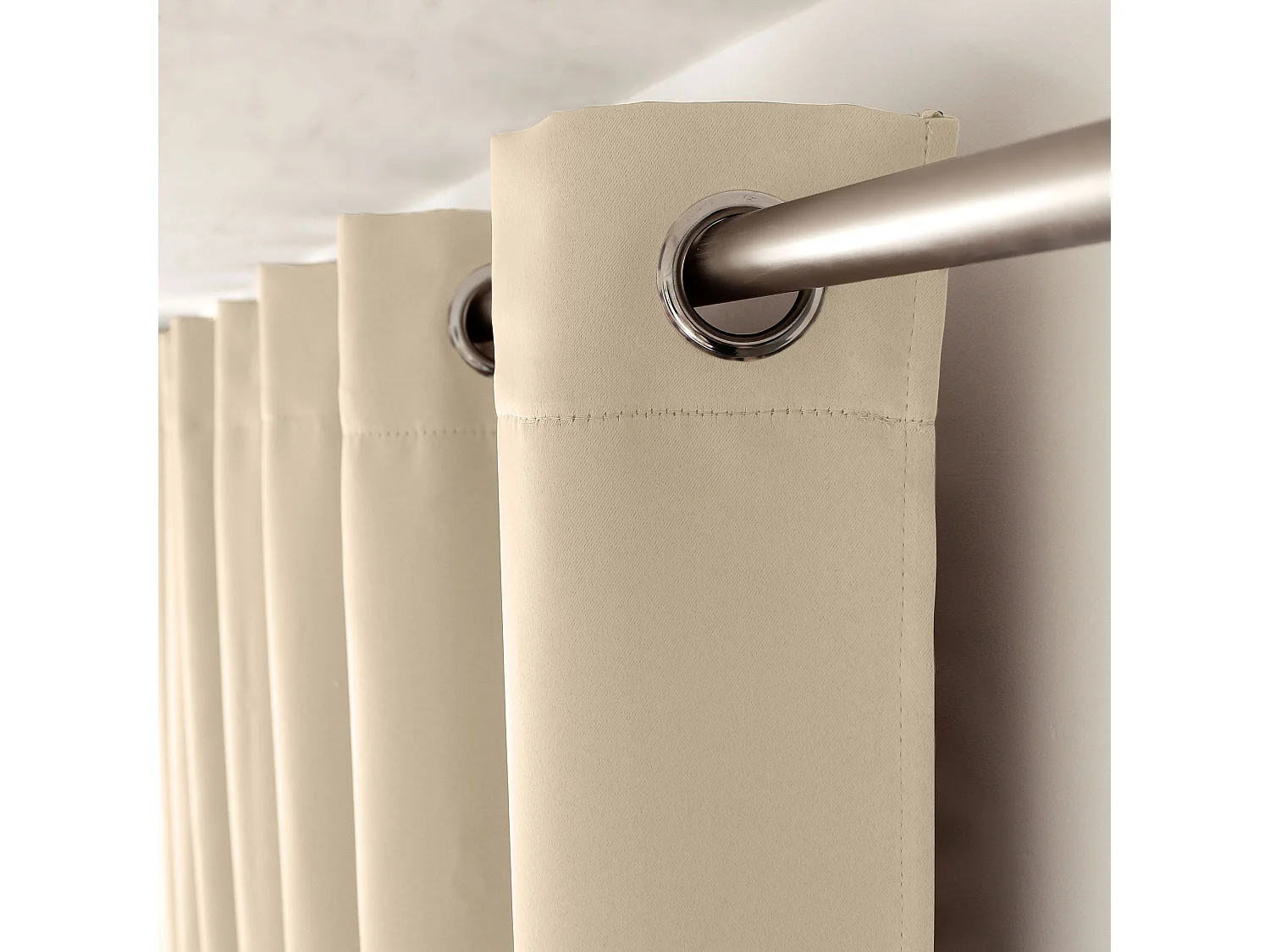 Set van 2 verduisterende gordijnen met zeilringen, ivoorbeige, 140x180cm, 100% polyester, Reglisse collectie