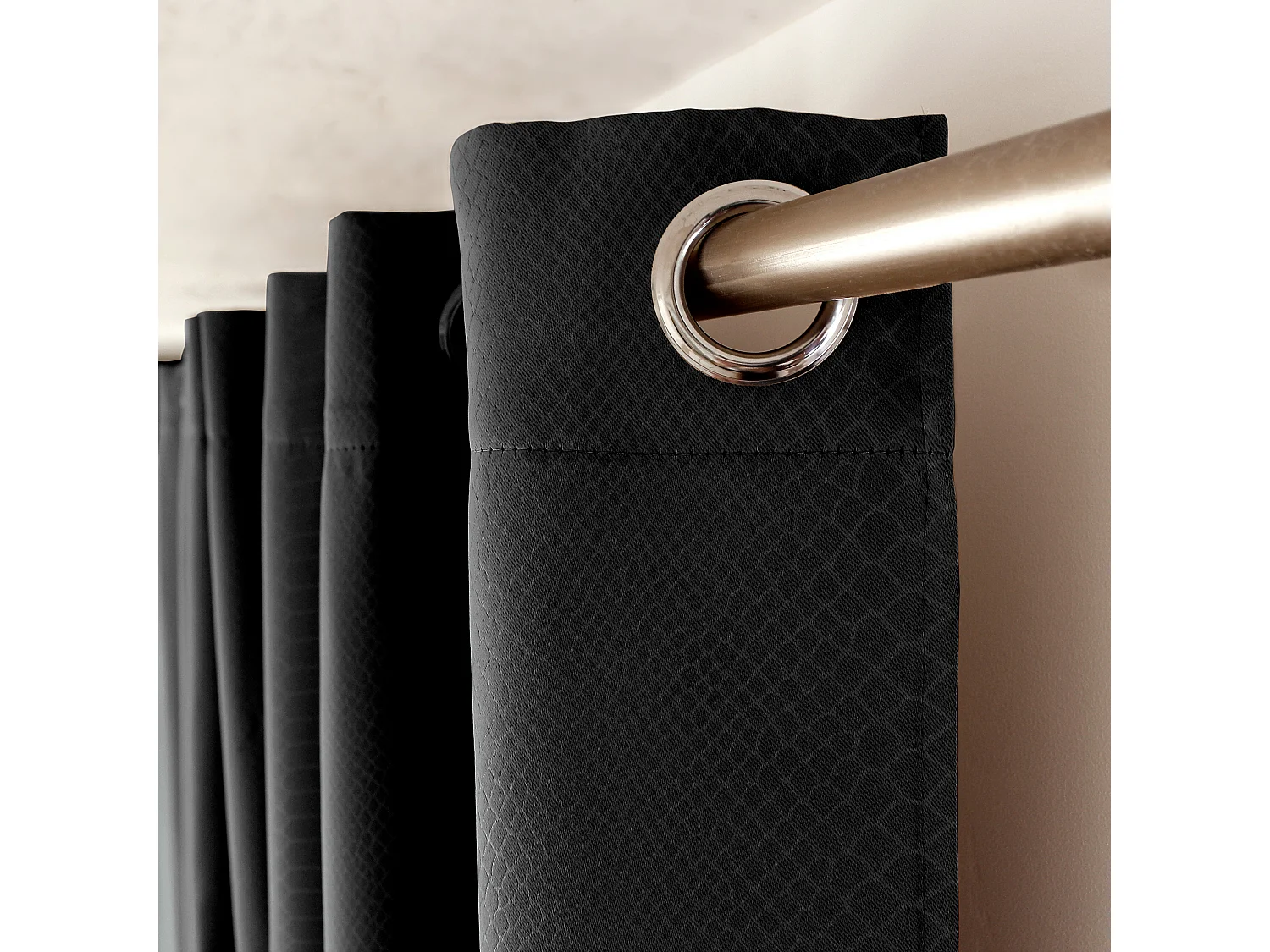 Lot de 2 rideaux occultants, avec oeillets, 140x240cm, noir, motif écaille, collection Crocodile