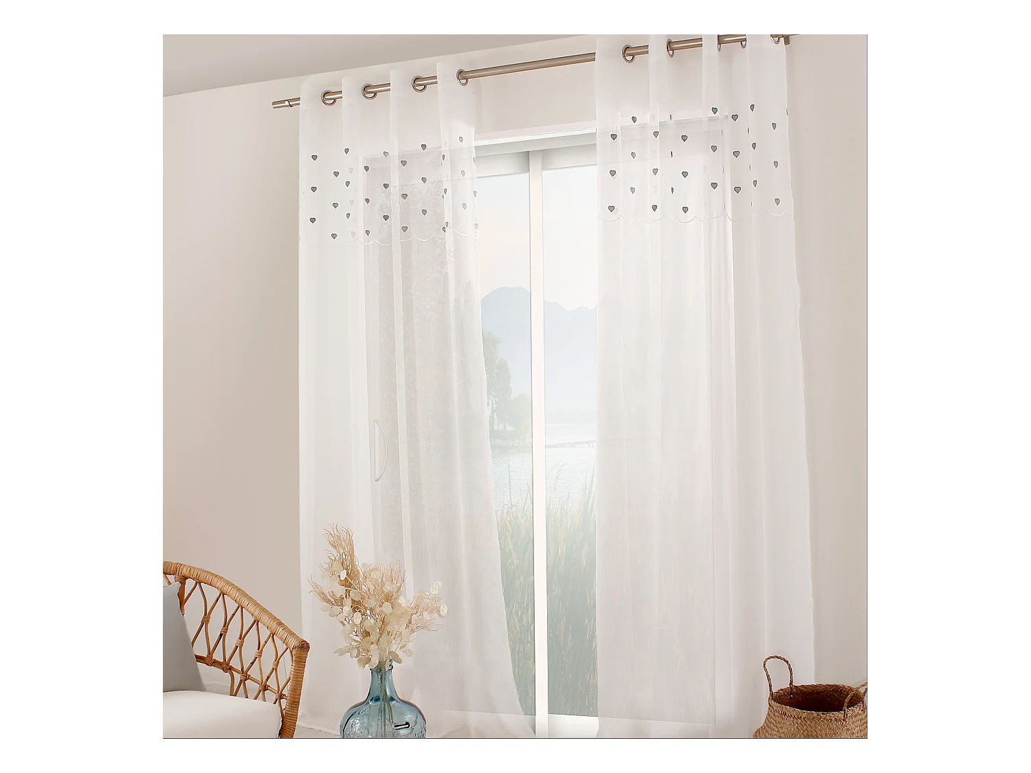 Lot 2 voilages étamine blanc, cœurs gris brodés, 140x240cm, avec oeillets,  collection Cœur