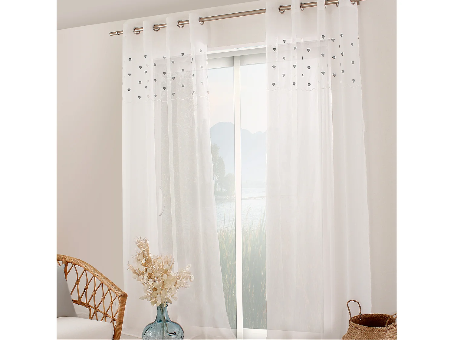 Lot 2 voilages étamine blanc, cœurs gris brodés, 140x240cm, avec oeillets,  collection Cœur