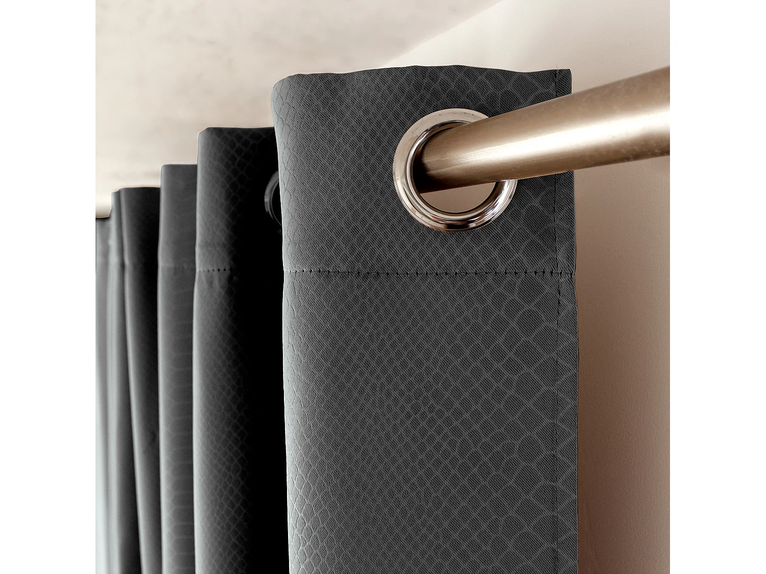 Lot de 2 rideaux occultants, avec oeillets, 140x240cm, gris foncé, motif écaille, collection Crocodile