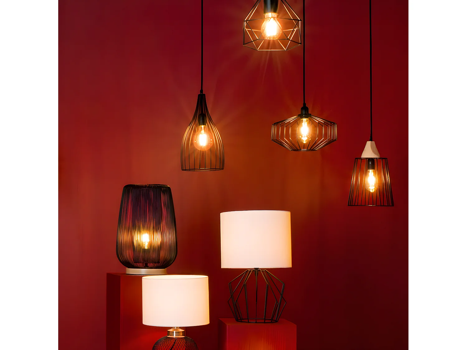 Suspension en métal coloris Noir - D. 21 x H. 37,5 cm