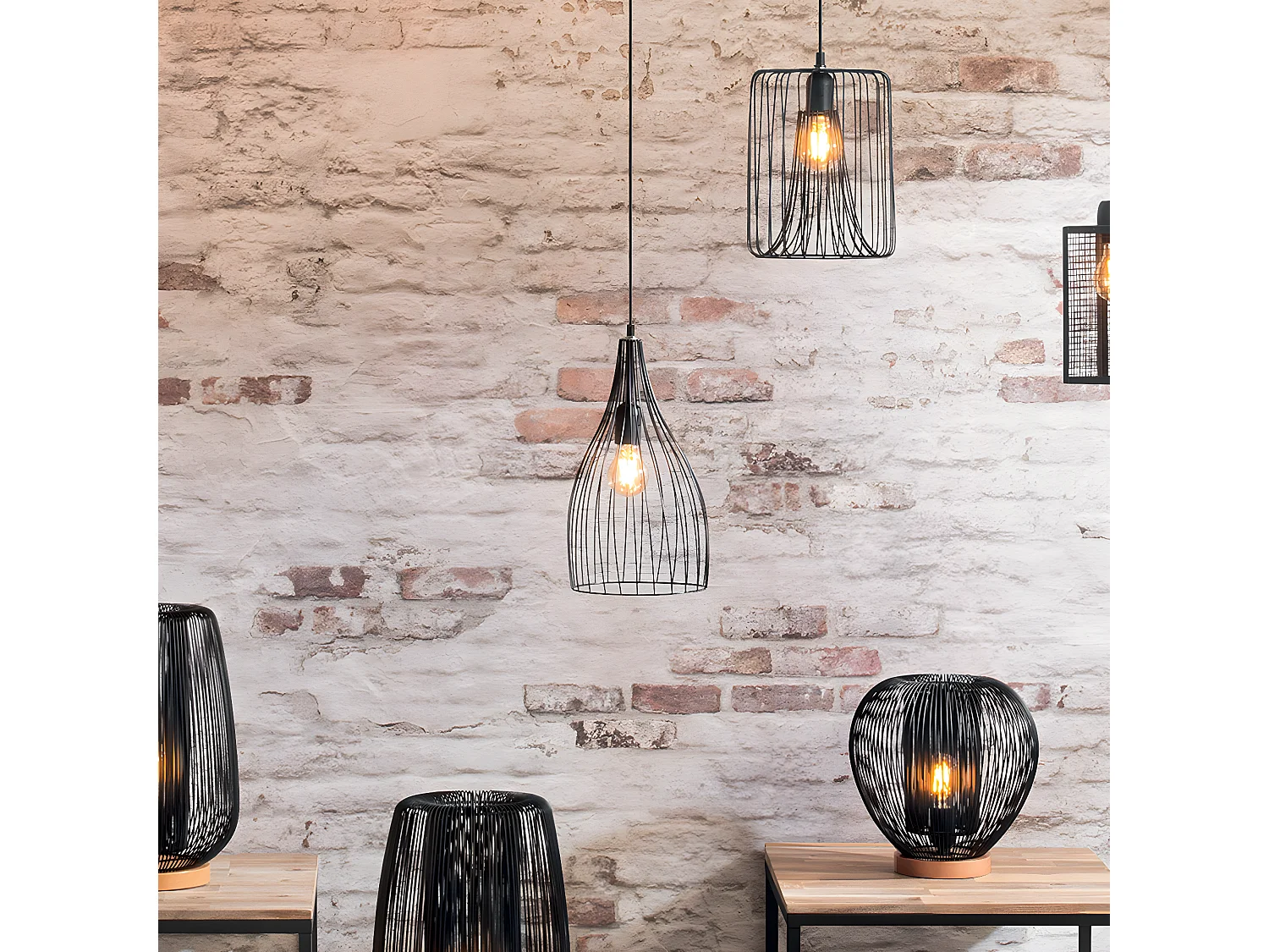 Suspension en métal coloris Noir - D. 21 x H. 37,5 cm