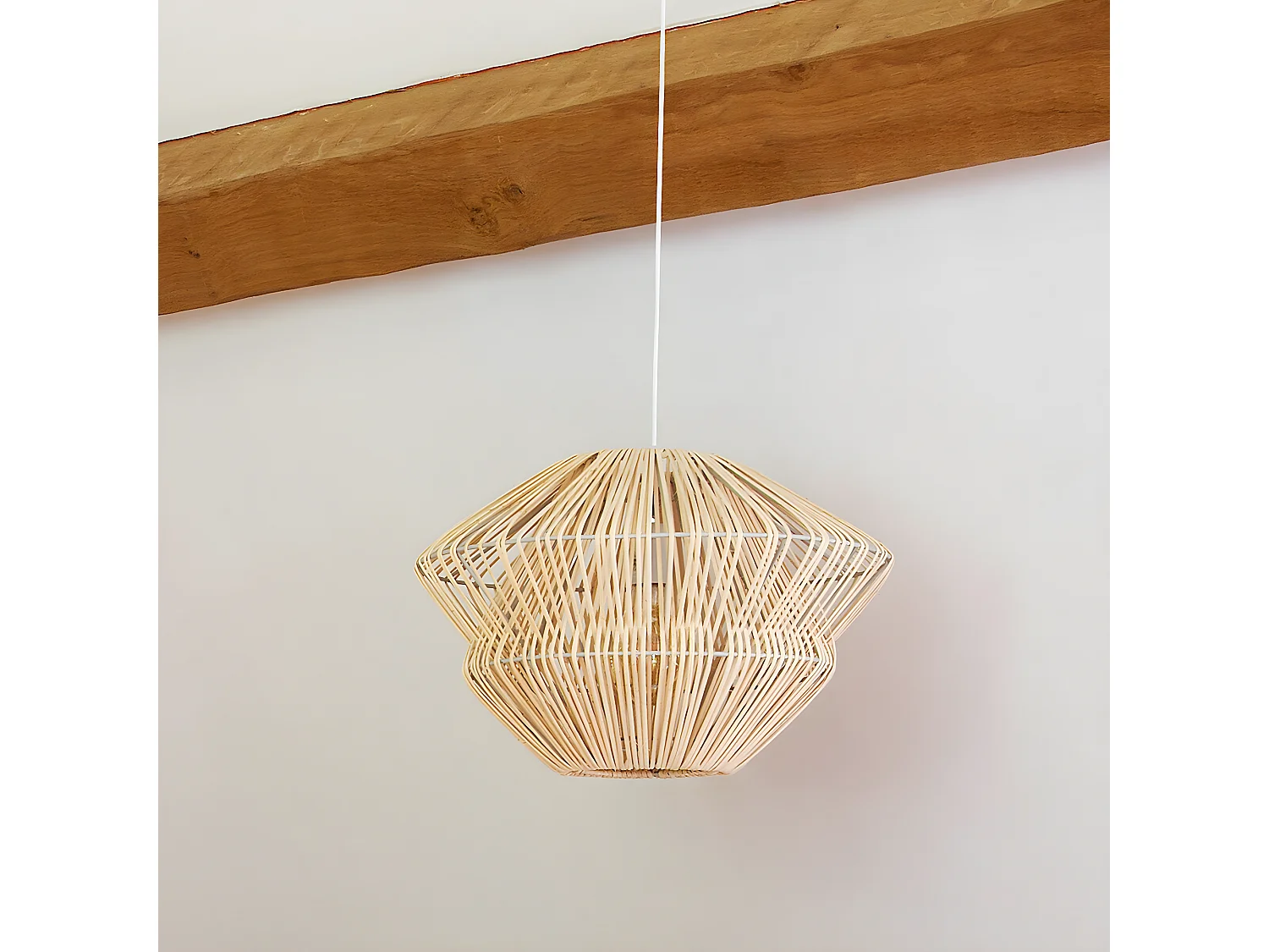 Lampe suspendue, Suspension luminaire en bois de rotin coloris beige et métal blanc