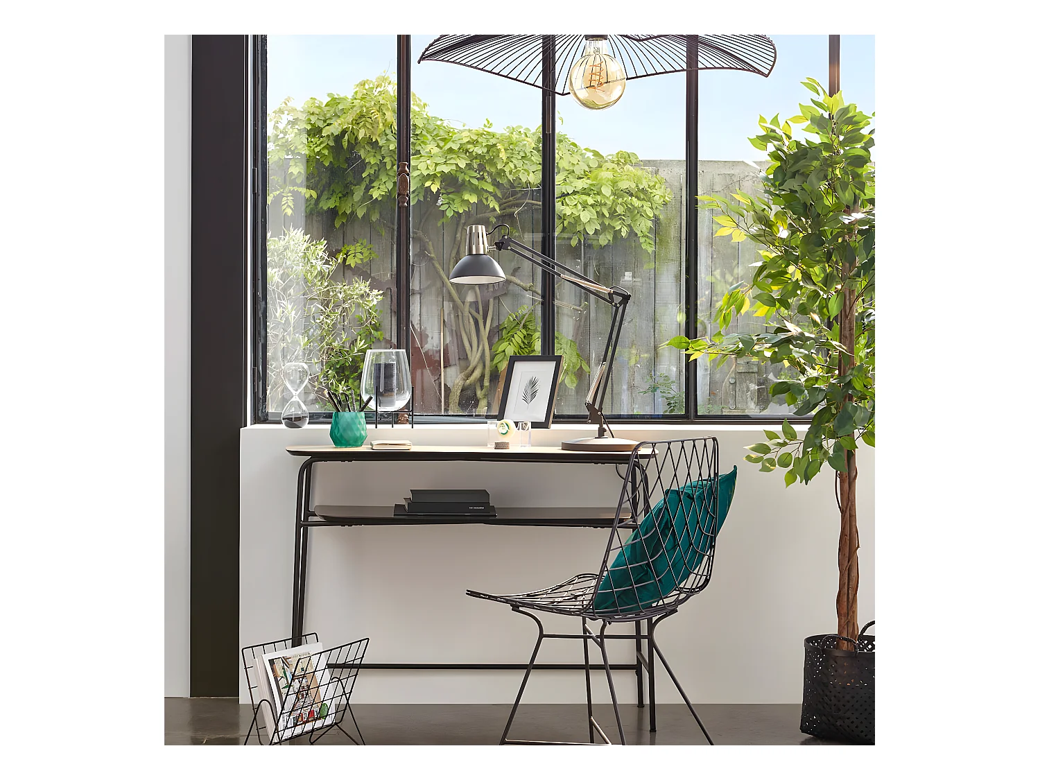 Suspension en métal filaire forme chapeau Noir - D.58 x H.9 cm