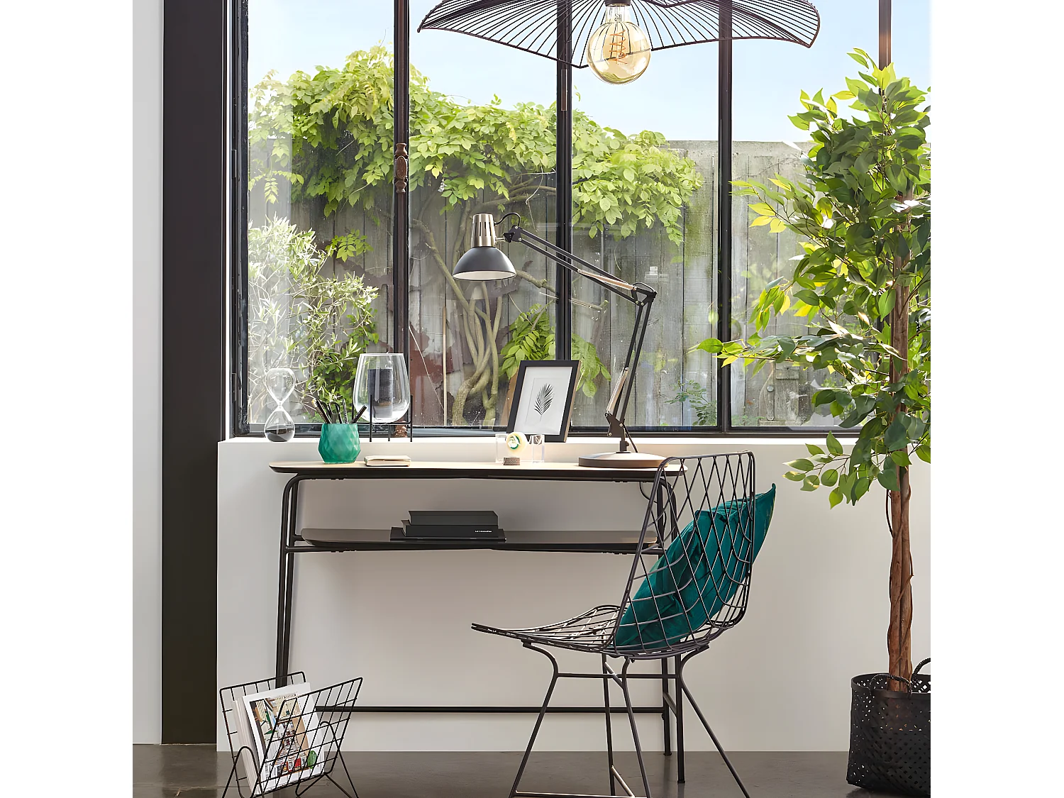 Suspension en métal filaire forme chapeau Noir - D.58 x H.9 cm