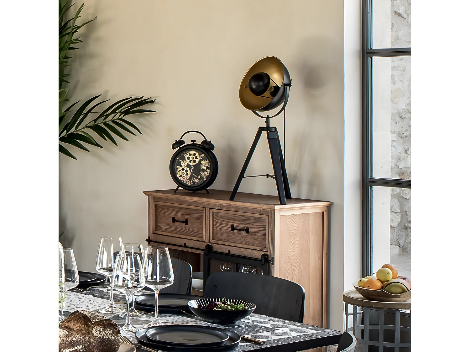 Lampe trepied coloris noir en paulownia - D. 35 x H. 71 cm