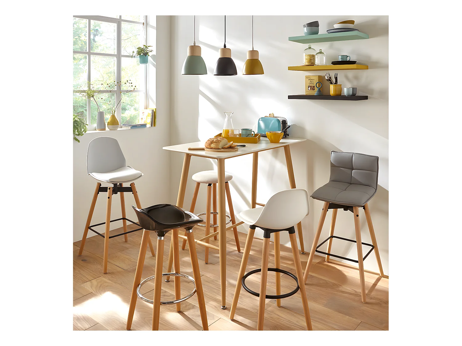 Lot de 4 tabourets de bar en polypropylène et hêtre coloris noir - L.42,5 x l.39,5 x H.92 cm