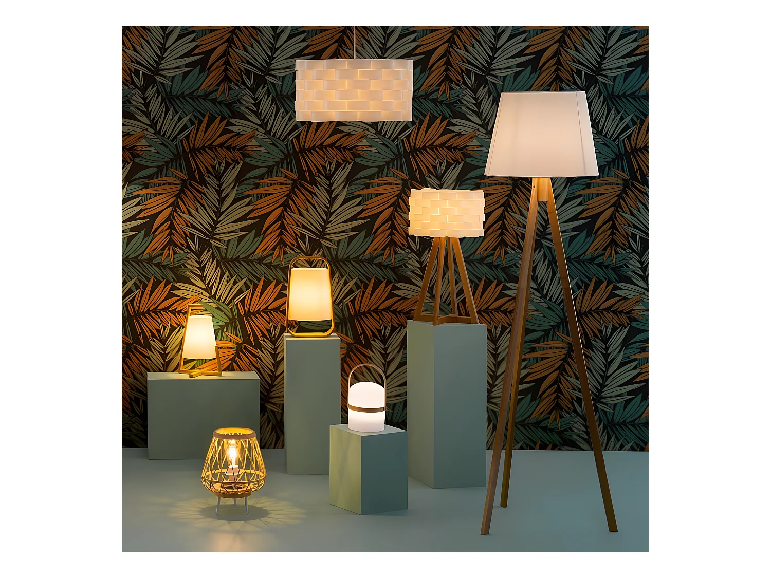 Lampadaire trépied, lampadaire en polyester coloris blanc, pieds en bambou coloris naturel