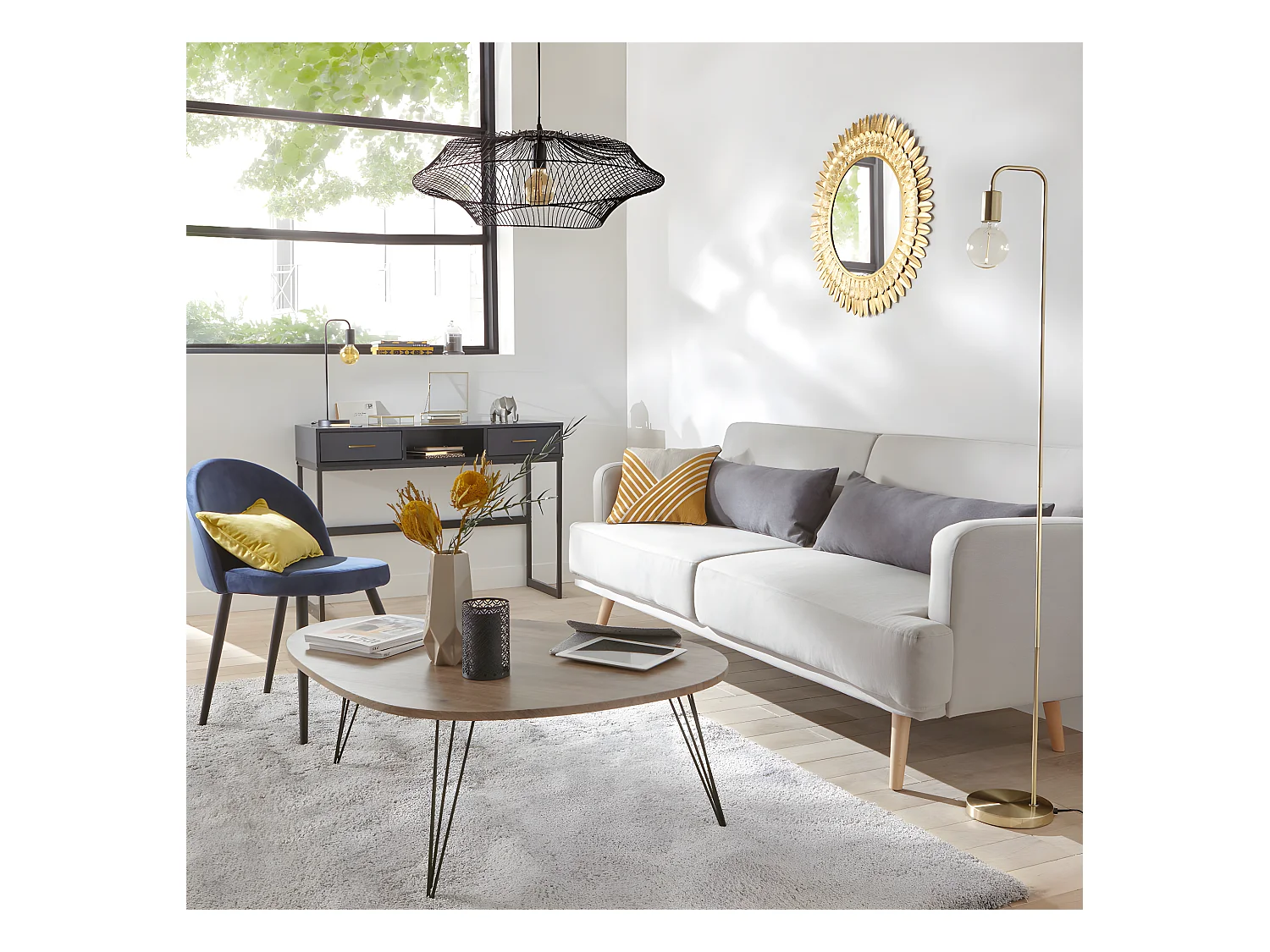 Lampadaire en métal coloris doré - D.20 x H.150 cm