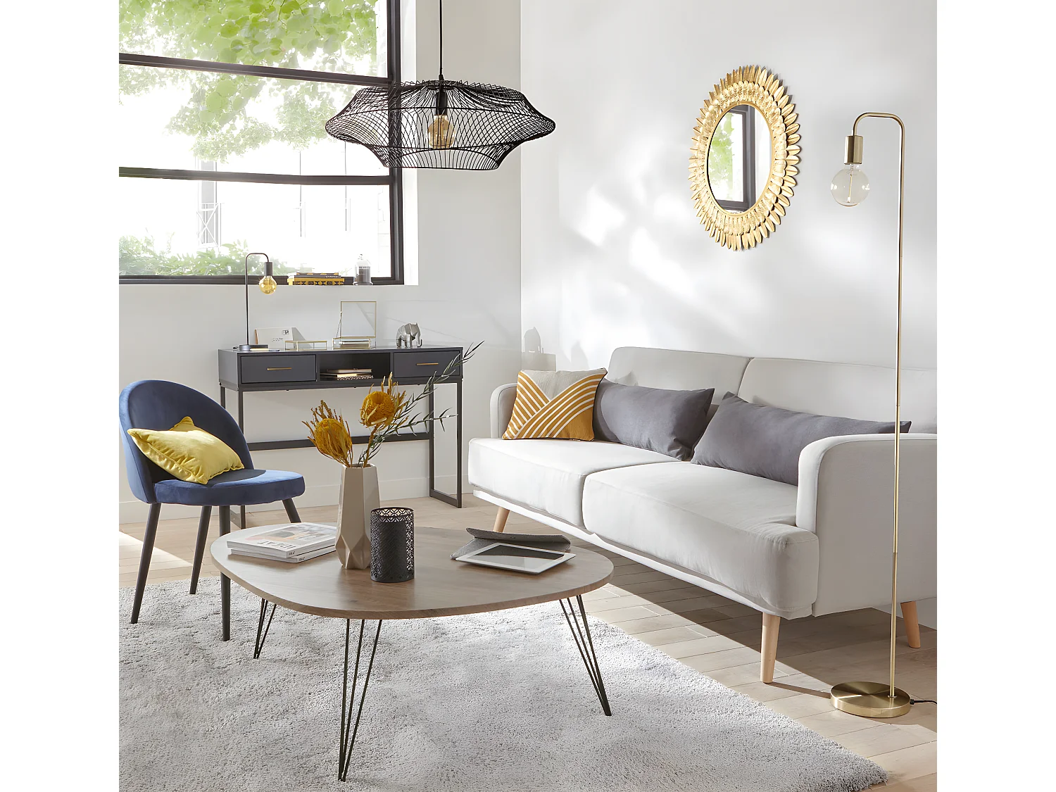 Lampadaire en métal coloris doré - D.20 x H.150 cm