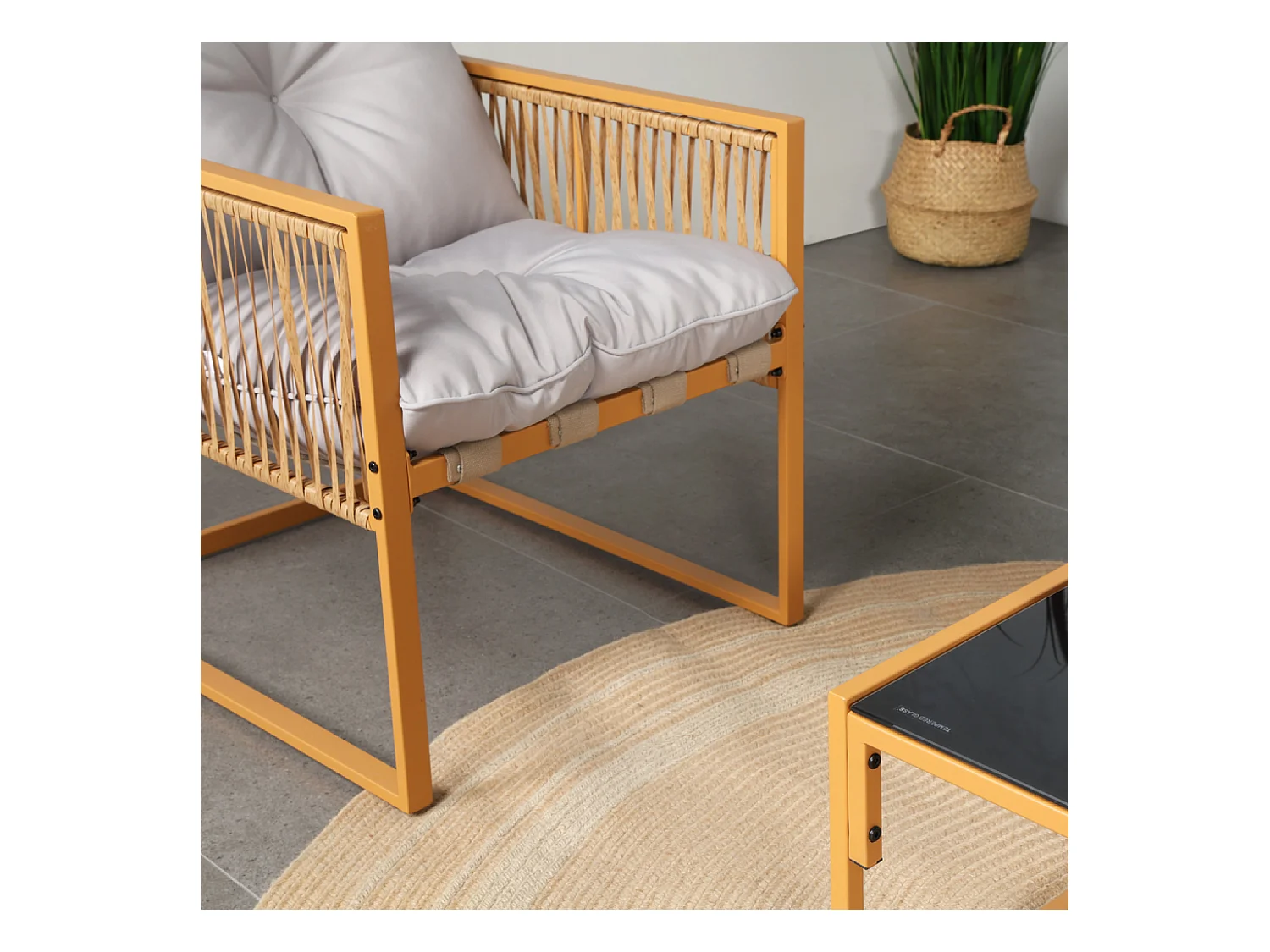 Salon de jardin 4 places effet rotin coussins gris clair TURINI