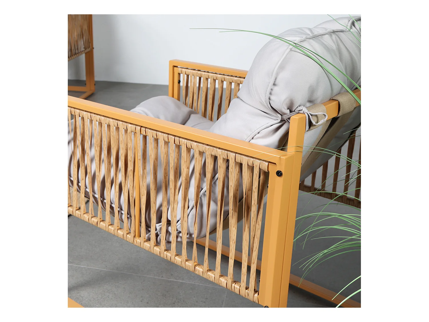 Salon de jardin 4 places effet rotin coussins gris clair TURINI