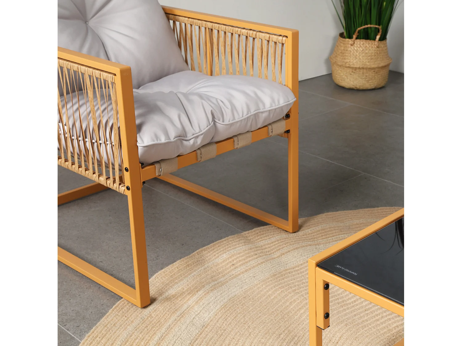 Salon de jardin 4 places effet rotin coussins gris clair TURINI