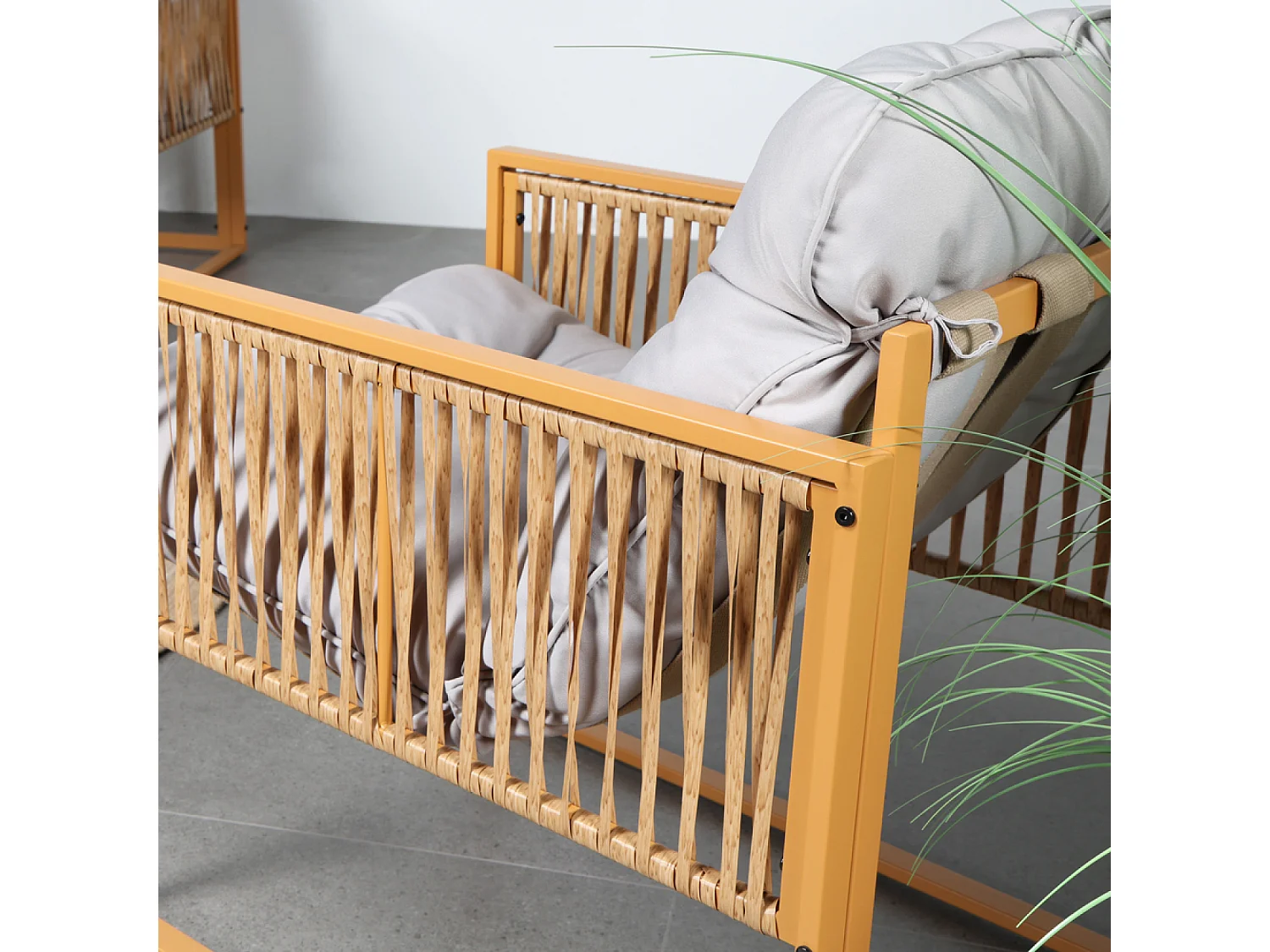 Mobili da giardino 4 posti effetto rattan con cuscini grigio chiaro TURINI