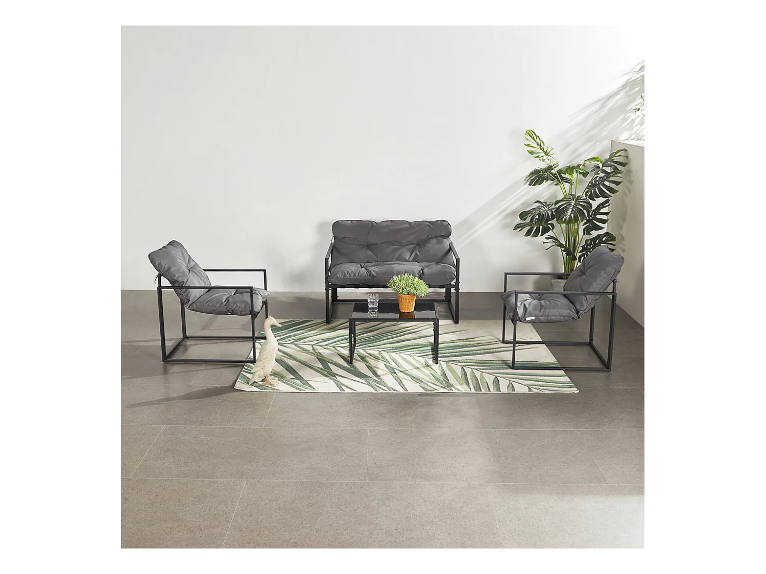 Salon de jardin 4 places contemporain noir et coussins gris RABAT