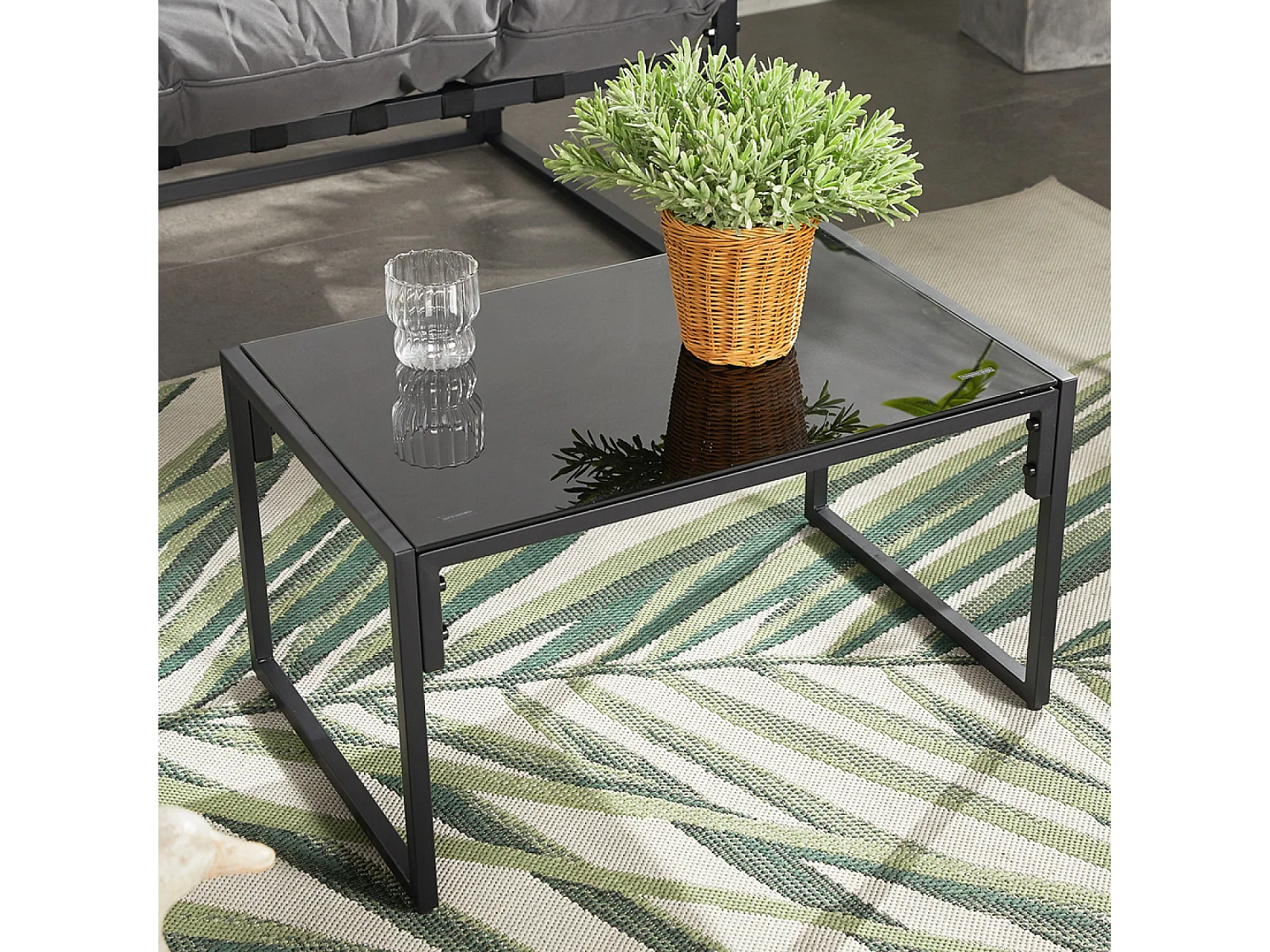 Salon de jardin 4 places contemporain noir et coussins gris RABAT