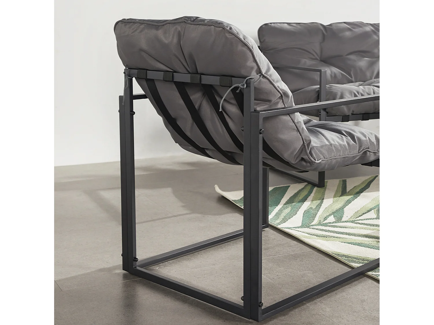 Salon de jardin 4 places contemporain noir et coussins gris RABAT