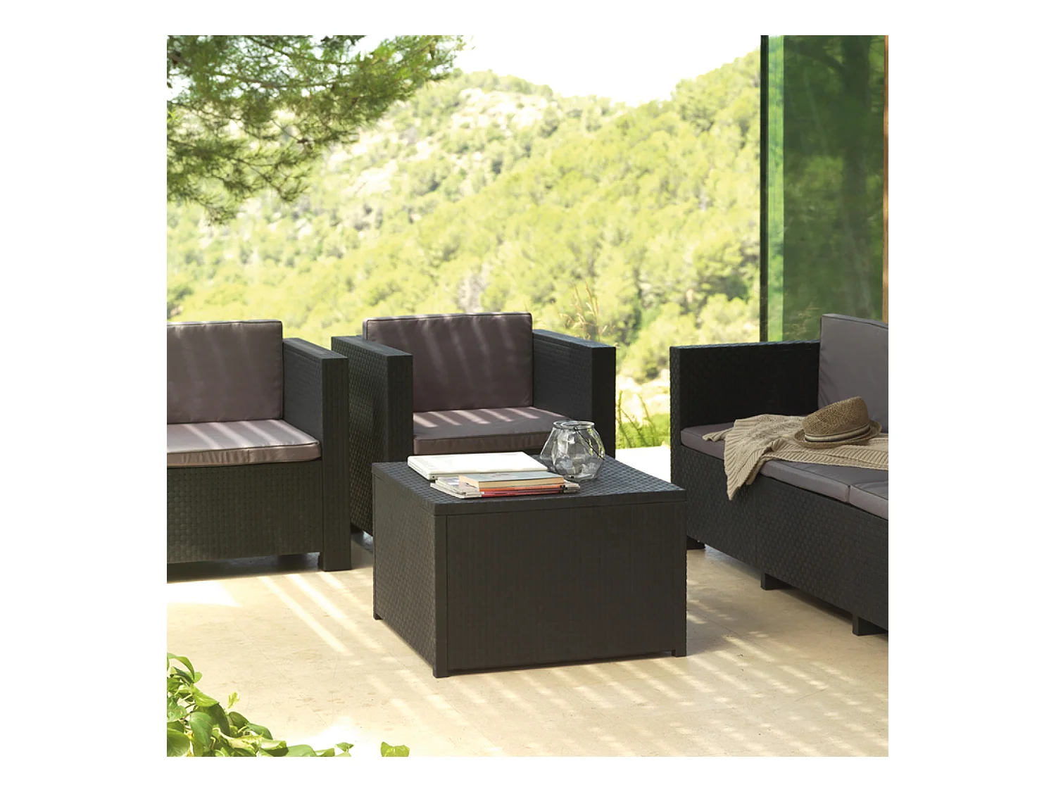 Salon de jardin 4 places en résine tressée avec table et coffre de rangement gris SOLIS