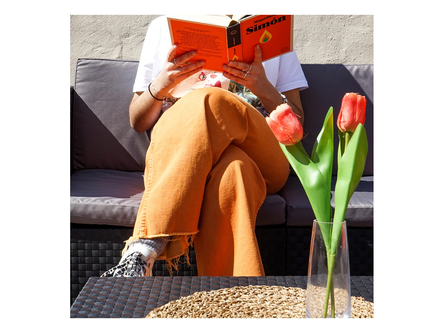 Salon de jardin 4 places en résine tressée avec table et coffre de rangement gris SOLIS