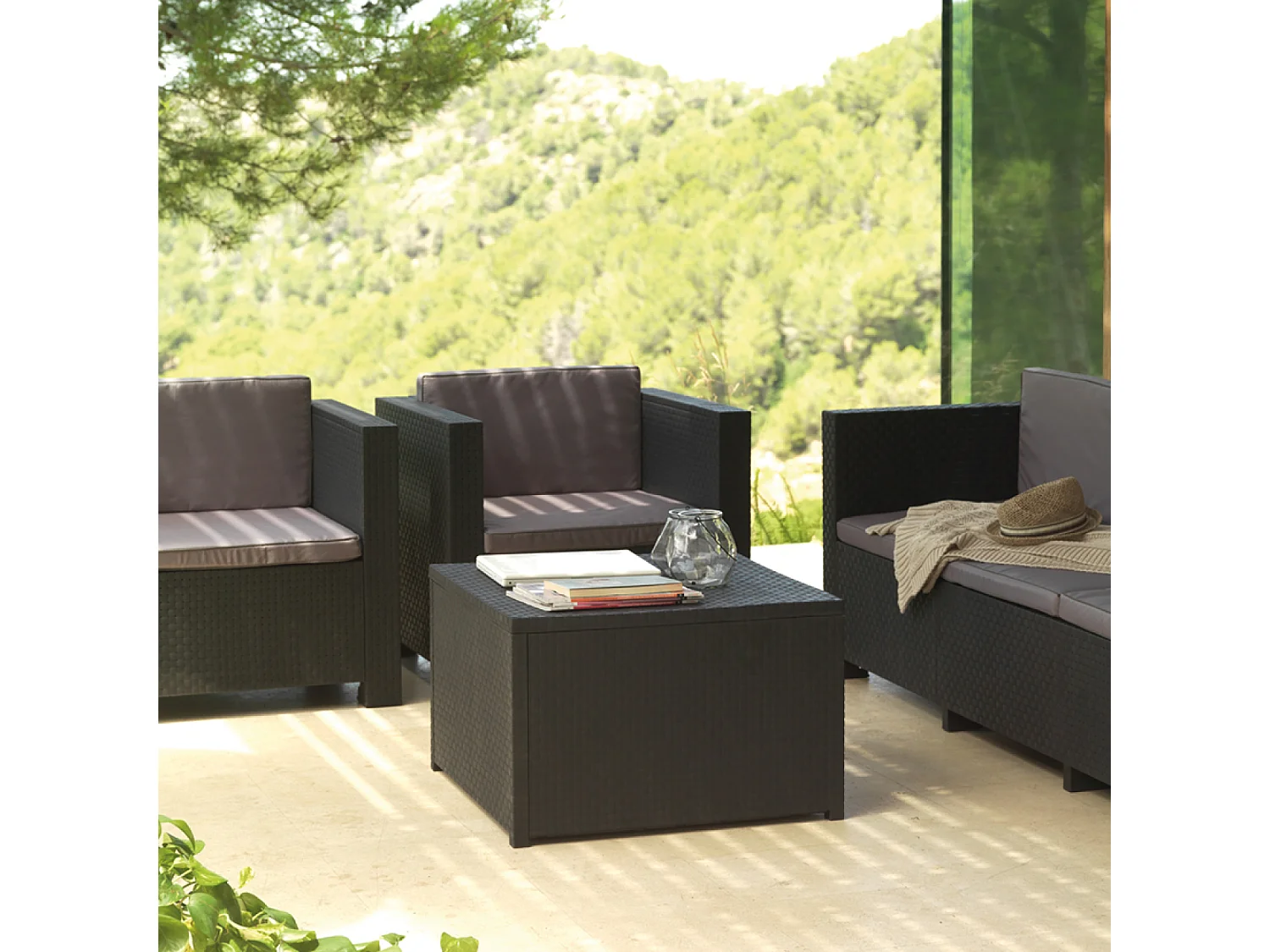 Conjunto de jardim 4 lugares em resina entrançada cinza com mesa e baú de arrumação - Confortável e resistente