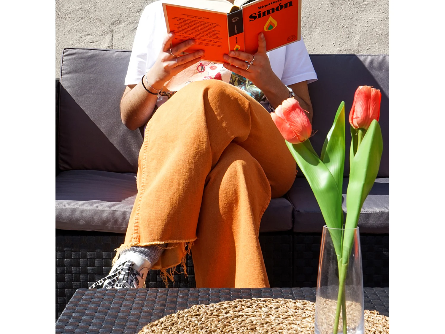 Conjunto de jardim 4 lugares em resina entrançada cinza com mesa e baú de arrumação - Confortável e resistente