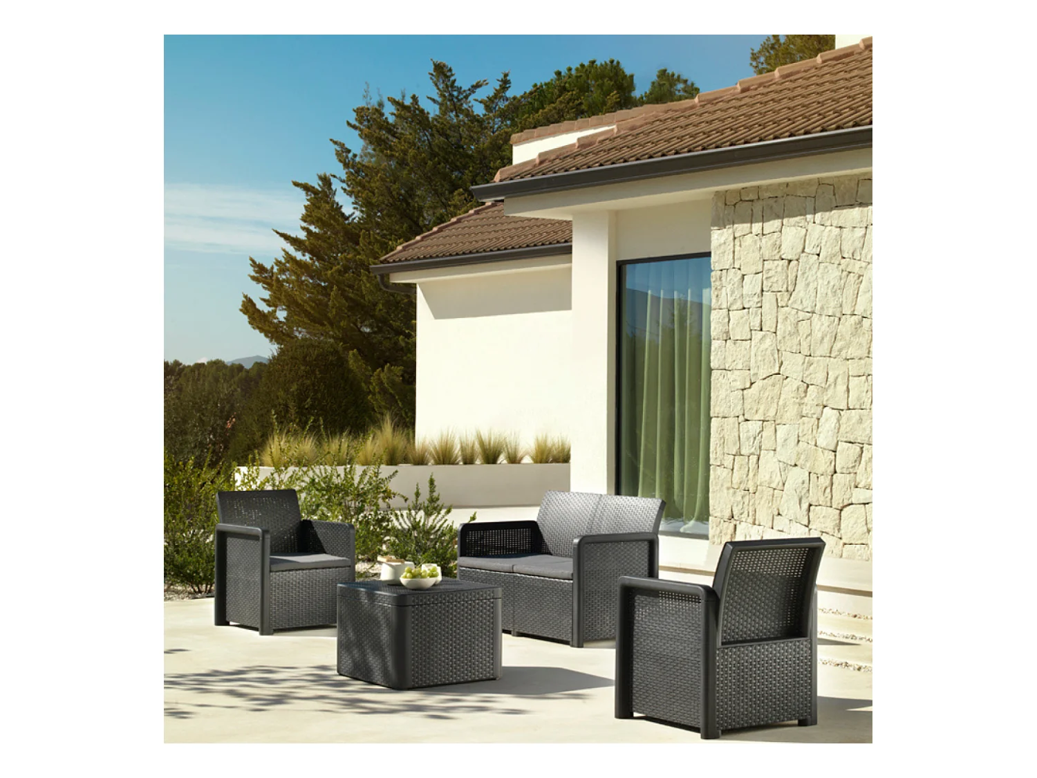 Gartenmöbel-Set aus grauem 4-Sitzer-Resin mit niedrigem Tisch Nassau